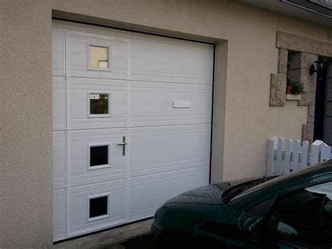 porte de garage sectionnelle avec portillon et hublot|porte de garage sectionnelle.